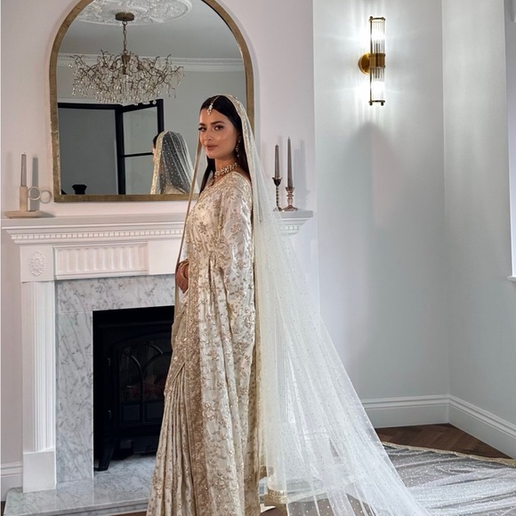 Art of Liza Ivory Bridal Sari with Veil & Readymade blouse - Picture 1 of 12